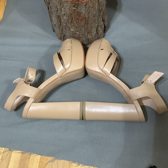 Felipe Riviera Tan Heels. Size 7” - Picture 9 of 12